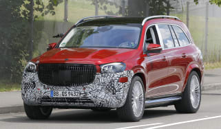 Mercedes-Mayback GLS facelift spyshot (red) - front
